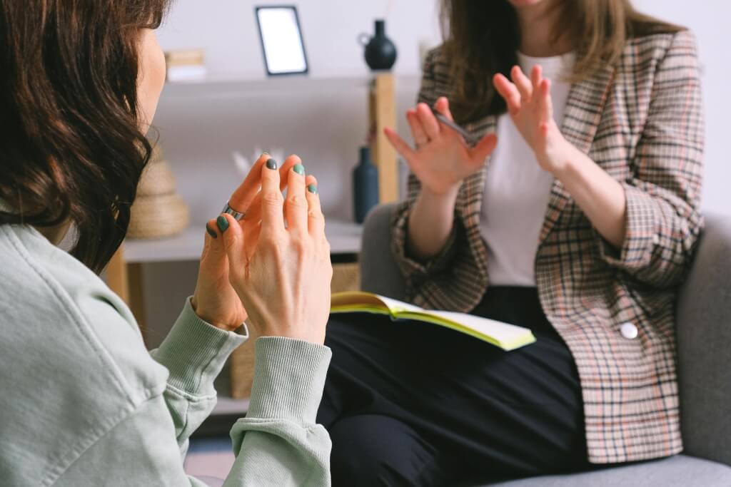 Jak przebiega psychoterapia psychodynamiczna – rozmowa terapeuty z pacjentem